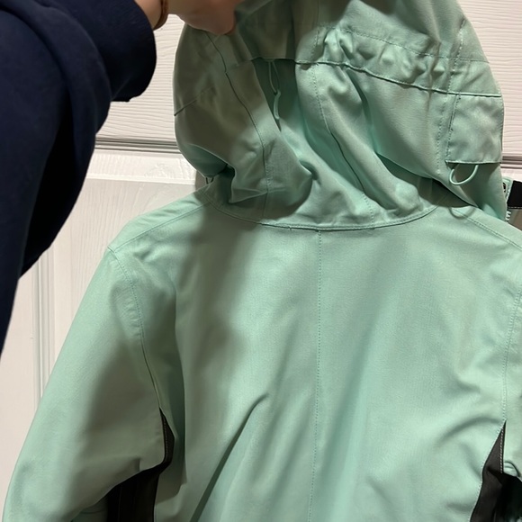 XS Mint green DC ski jacket. 10,000 MM Waterproof. Many pockets. Gently used. - Picture 10 of 17